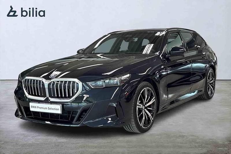 Svart Begagnad 2025 BMW 530e Kombi | 714 900 kr - Bild 1/1