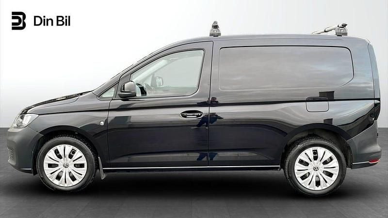 Begagnad VW Caddy 122 HK (89 kW) 2023 Deep black pärleffekt Minibuss