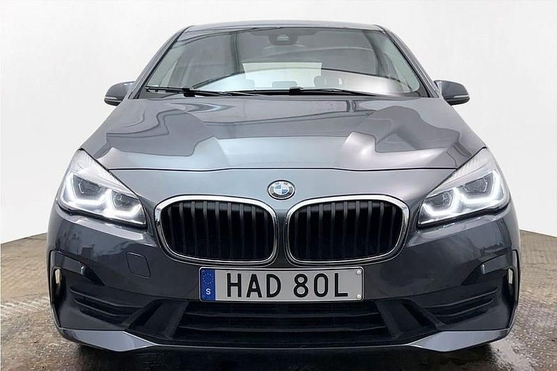 Begagnad BMW 220 Advantage 220 HK (161 kW) 2020 Grå Minibuss