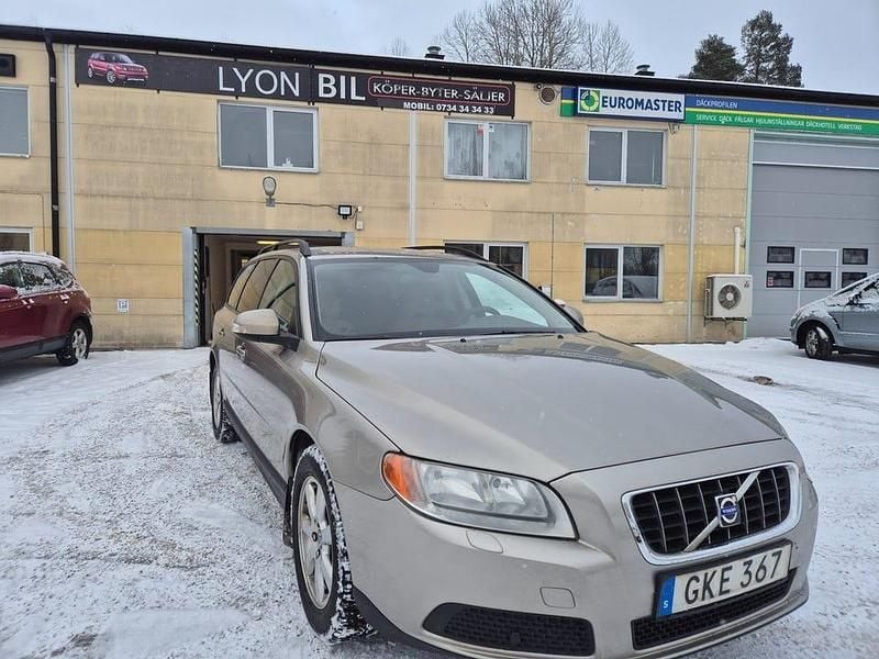 Brun Begagnad 2008 Volvo V70 Kinetic Kombi | 45 900 kr (Bra pris) - Bild 1/4