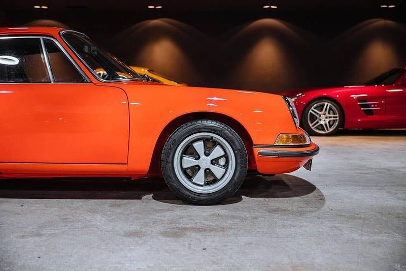 Begagnad Porsche 911 125 HK (91 kW) 1970 Röd Sportkupé