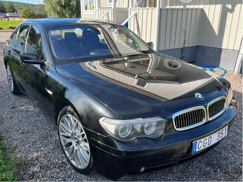 Svart Begagnad 2004 BMW 760 Sedan | 160 000 kr - Bild 1/4