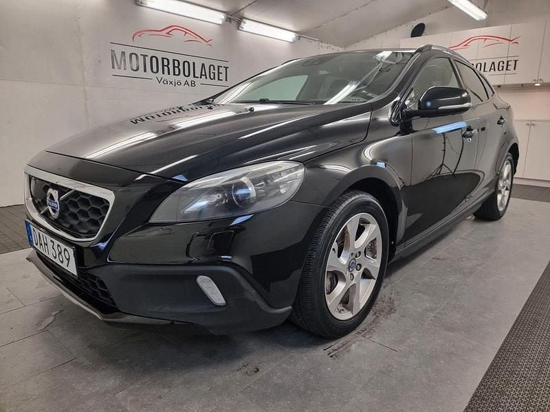 Svart Begagnad 2014 Volvo V40 CC Summum Kombi | 124 900 kr (Bra pris) - Bild 1/4