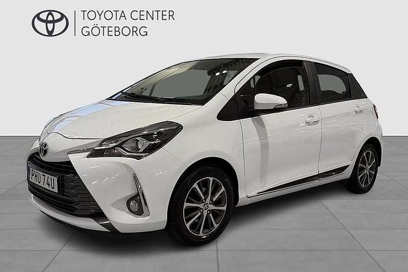 Vit Begagnad 2019 Toyota Yaris Halvkombi | 154 900 kr (Marknadspris) - Bild 1/3
