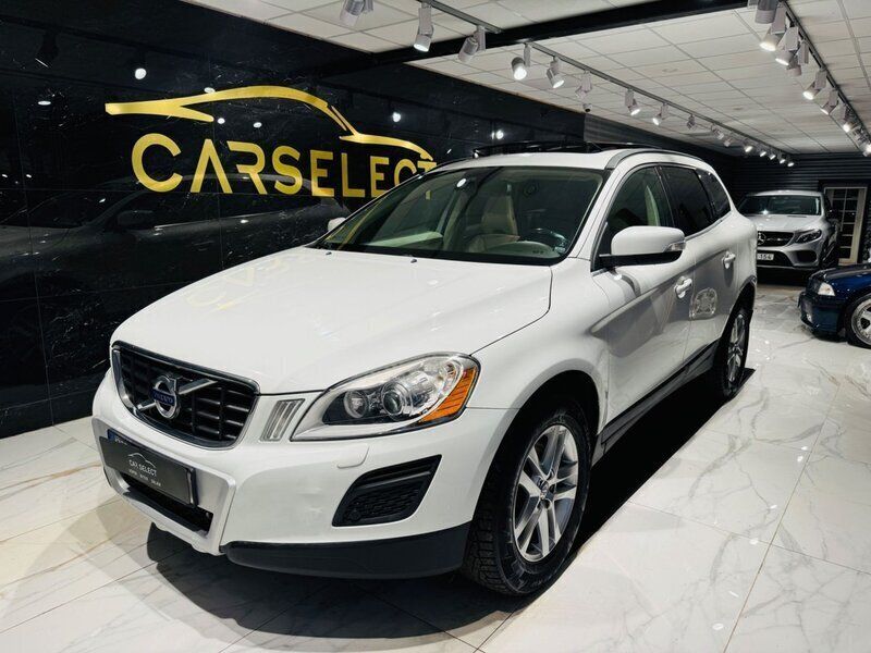 Vit Begagnad 2013 Volvo XC60 Momentum SUV | 119 900 kr (Marknadspris) - Bild 1/4