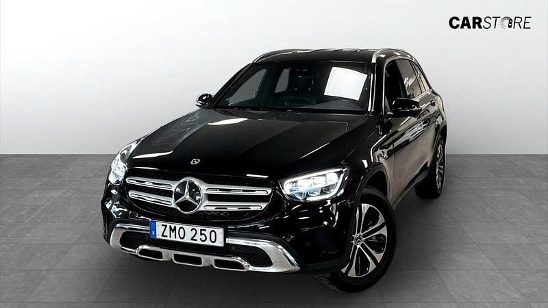 Svart Begagnad 2022 Mercedes GLC300e SUV | 389 900 kr (Superpris) - Bild 1/4