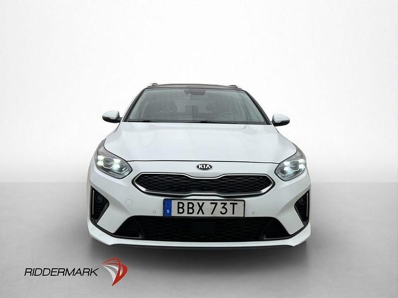 Begagnad Kia Ceed Advance 141 HK (103 kW) 2021 Vit Halvkombi
