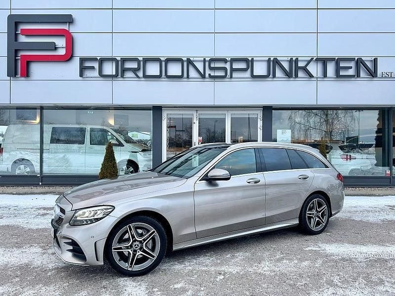 Silver Begagnad 2018 Mercedes C220 AMG Kombi | 279 000 kr (Dyr) - Bild 1/4