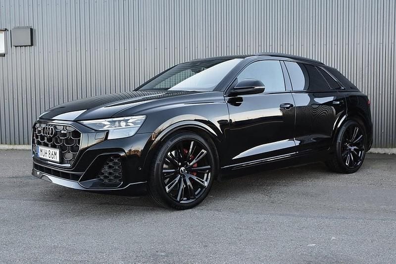 Begagnad Audi Q8 S-Line 490 HK (360 kW) 2024 Svart SUV
