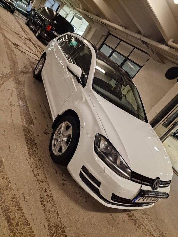 Vit Begagnad 2016 VW Golf VII GT Kombi | 99 000 kr (Bra pris) - Bild 1/4