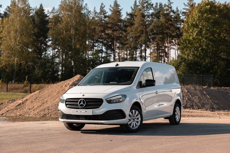 Vit Ny 2024 Mercedes Citan 112 Van | 368 750 kr (Dyr) - Bild 1/4