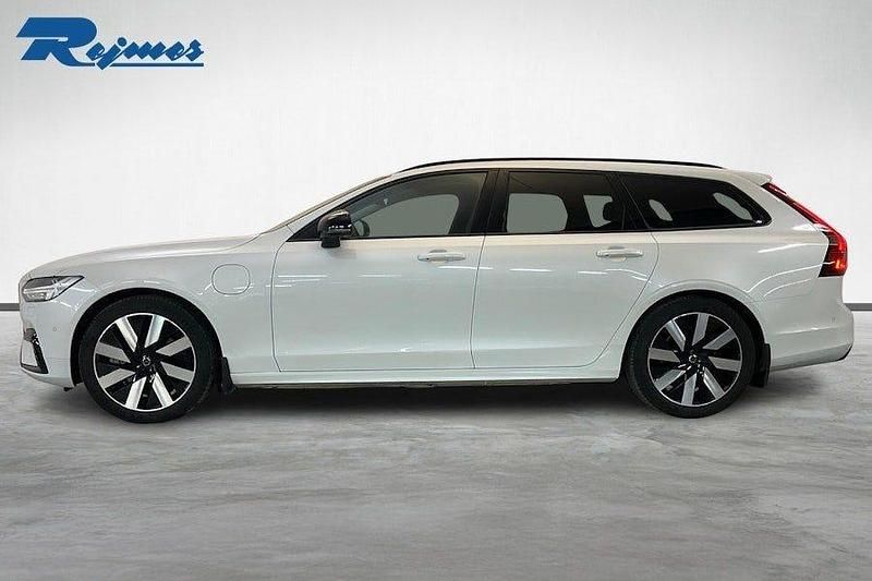Begagnad Volvo V90 Plus 253 HK (186 kW) 2025 Crystal white metallic Kombi
