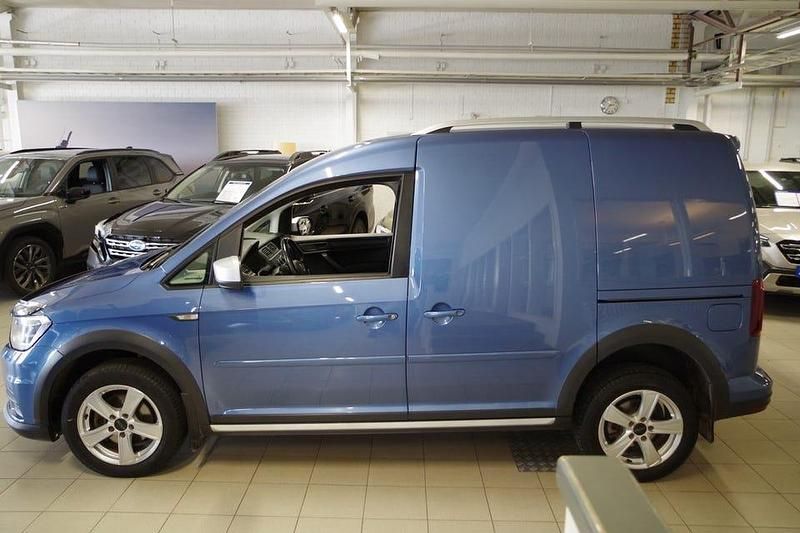 Begagnad VW Caddy 123 HK (90 kW) 2017 Ljusblå (blå) Minibuss