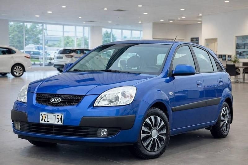 Begagnad Kia Rio 97 HK (71 kW) 2006 Mörkblå Halvkombi