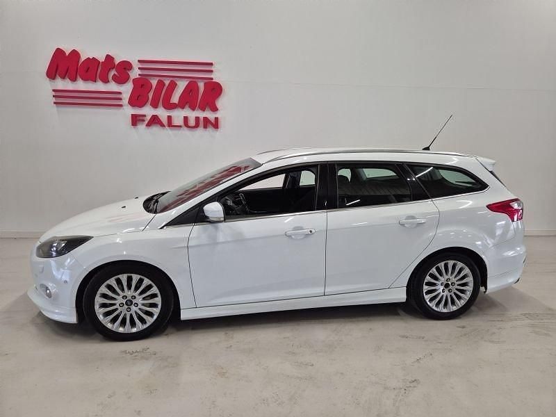 Vit Begagnad 2012 Ford Focus Titanium Kombi | 59 900 kr (Marknadspris) - Bild 1/4