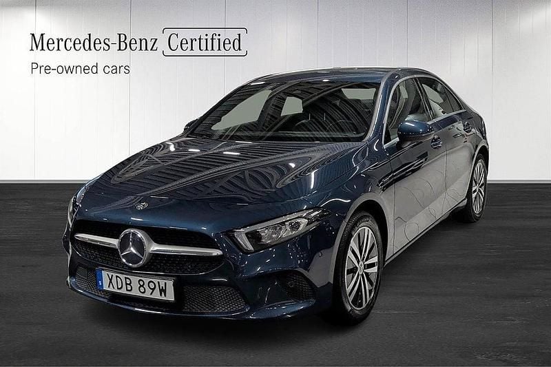 Blå Begagnad 2021 Mercedes A250 Sedan | 289 000 kr (Superpris) - Bild 1/4