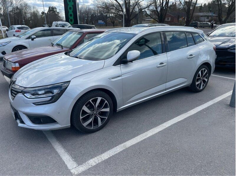 Silver Begagnad 2017 Renault Mégane GrandTour Bose Edition Kombi | 104 500 kr (Marknadspris) - Bild 1/4