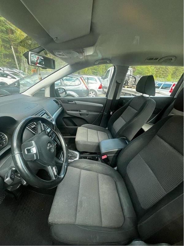 Grå Begagnad 2011 VW Sharan Minibuss | 86 000 kr (Superpris) - Bild 1/4