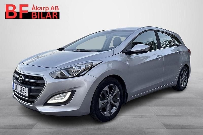 Silver Begagnad 2017 Hyundai i30 Comfort Kombi | 89 500 kr (Marknadspris) - Bild 1/4