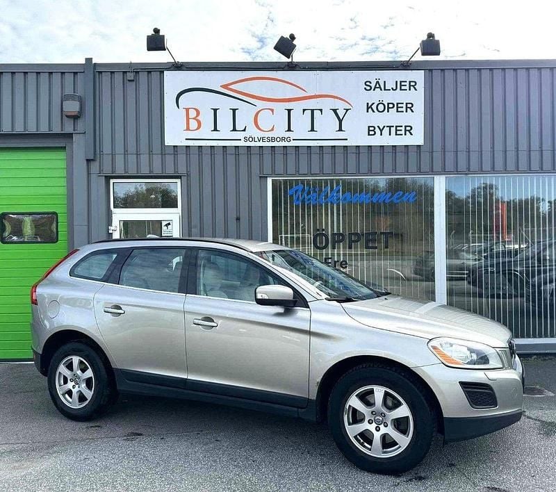 Ljusbrun (brun) Begagnad 2012 Volvo XC60 Momentum SUV | 127 900 kr (Bra pris) - Bild 1/4
