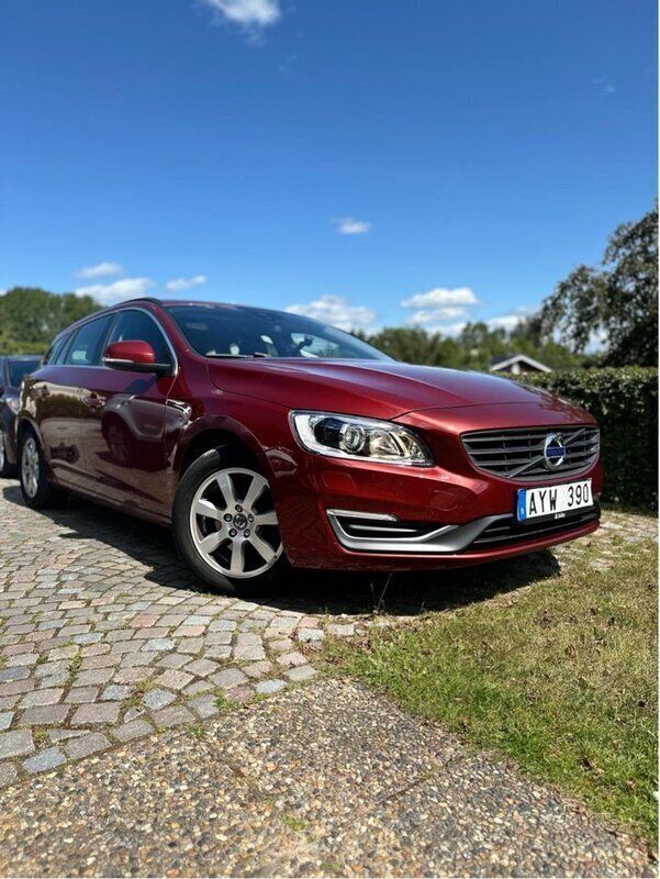 Röd Begagnad 2014 Volvo V60 Momentum Kombi | 120 000 kr (Bra pris) - Bild 1/4