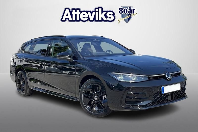 Ny 2026 VW Passat R-line | 561 200 kr (Marknadspris) - Bild 1/4