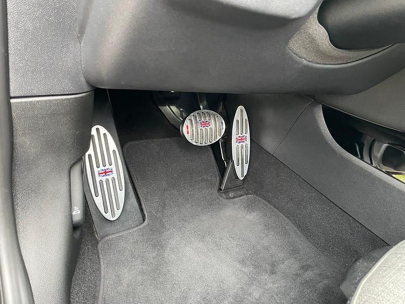 Begagnad Mini Clubman 136 HK (100 kW) 2019 White silver metallic under jet black Kombi