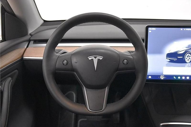 Begagnad Tesla Model Y Long Range AWD 378 kW (514 HK) 2023 Svart SUV