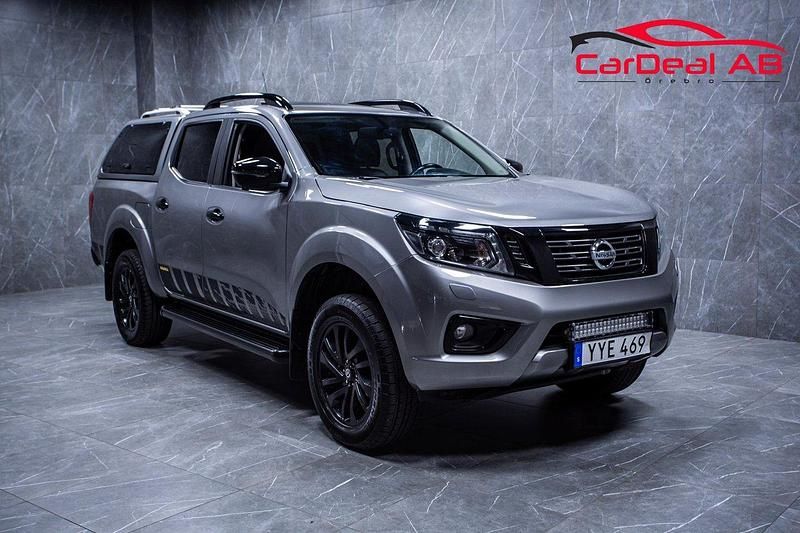 Grå Begagnad 2019 Nissan Navara 360º Pickup | 264 800 kr (Marknadspris) - Bild 1/4