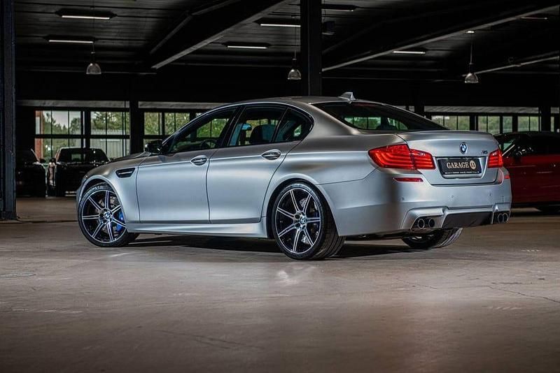 Begagnad BMW M5 Competition Edition 600 HK (441 kW) 2015 Grå Sedan