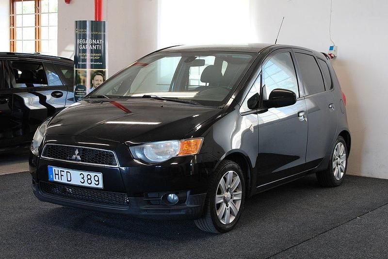 Svart Begagnad 2011 Mitsubishi Colt Halvkombi | 39 900 kr (Marknadspris) - Bild 1/4