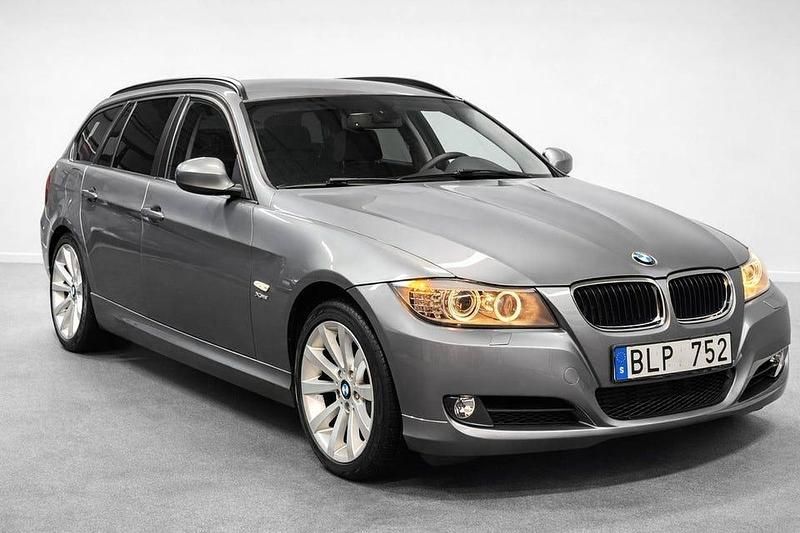 Begagnad BMW 320 184 HK (135 kW) 2011 Grå Kombi
