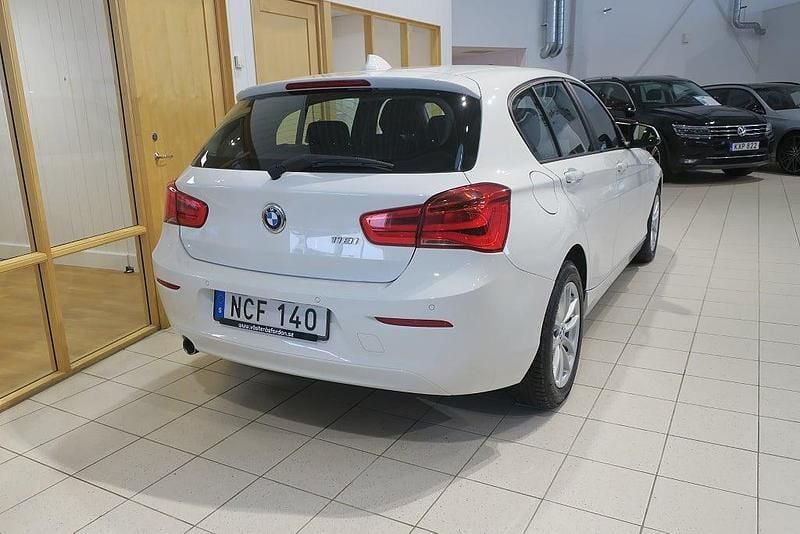 Begagnad BMW 118 Advantage 136 HK (100 kW) 2016 Vit Halvkombi