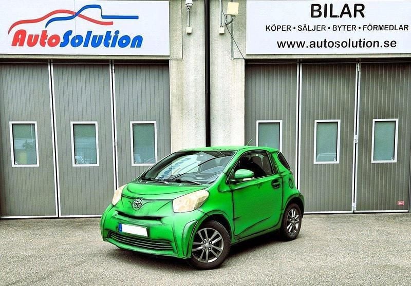 Silver Begagnad 2009 Toyota iQ Style Halvkombi | 59 900 kr (Marknadspris) - Bild 1/4