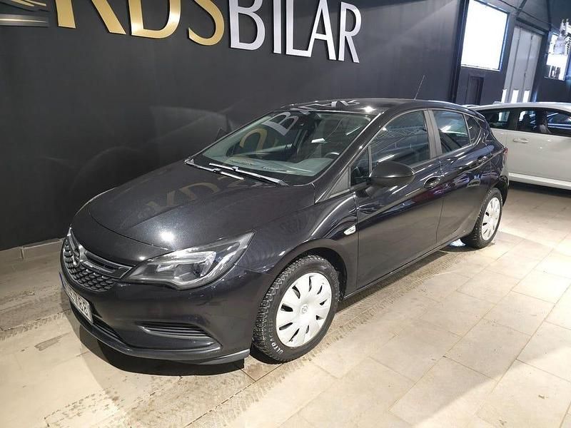 Begagnad Opel Astra Edition 105 HK (77 kW) 2016 Svart Halvkombi