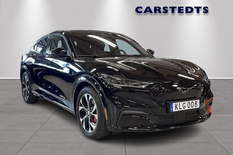 Svart Begagnad 2022 Ford Mustang Mach-E Standard Range SUV | 399 900 kr (Marknadspris) - Bild 1/4