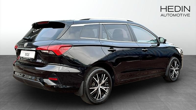 Begagnad MG MG5 EV Luxury 130 kW (177 HK) 2022 Svart (black) Kombi