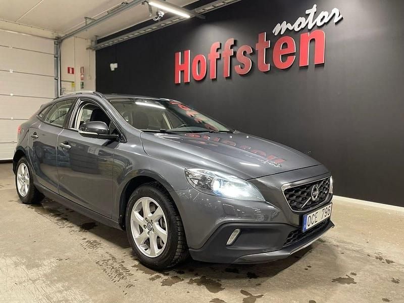 Grå Begagnad 2014 Volvo V40 CC Momentum Kombi | 134 900 kr (Bra pris) - Bild 1/4
