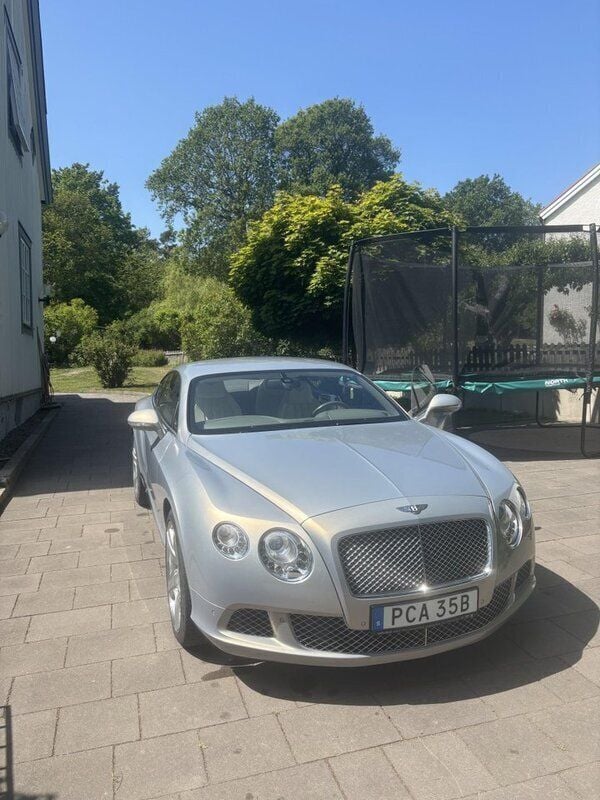 Grå Begagnad 2012 Bentley Continental GT Sportkupé | 720 000 kr - Bild 1/4