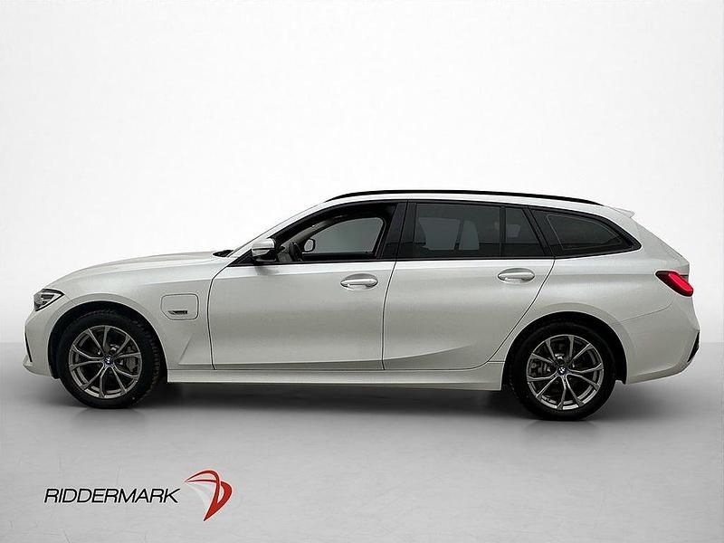 Begagnad BMW 330e Sport Line 184 HK (135 kW) 2021 Vit Kombi