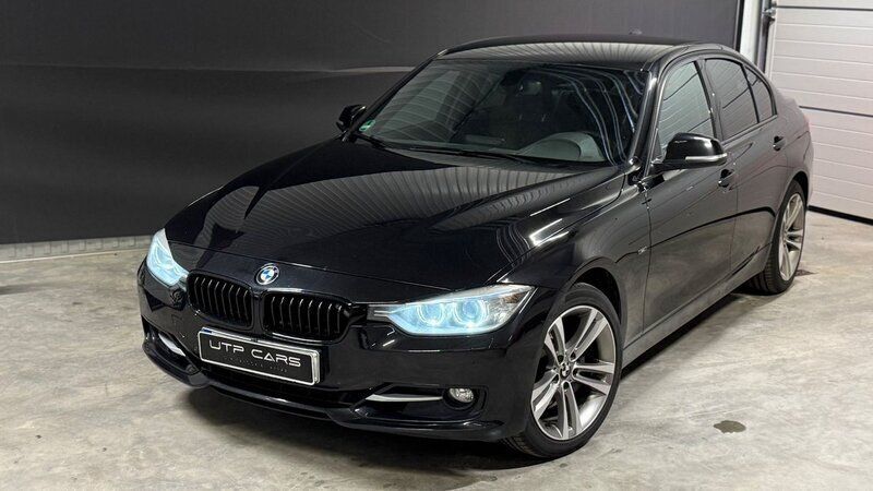 Svart Begagnad 2012 BMW 328 Sport Line Sedan | 127 800 kr (Marknadspris) - Bild 1/4