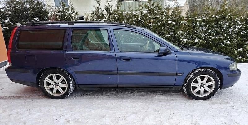 Begagnad Volvo V70 Business Edition 209 HK (153 kW) 2004 Blå Kombi