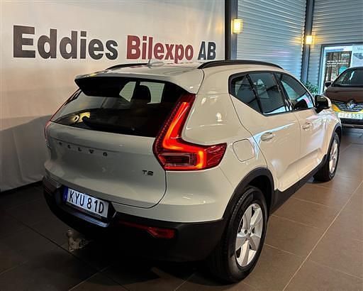 Begagnad Volvo XC40 Momentum 129 HK (94 kW) 2021 Vit SUV