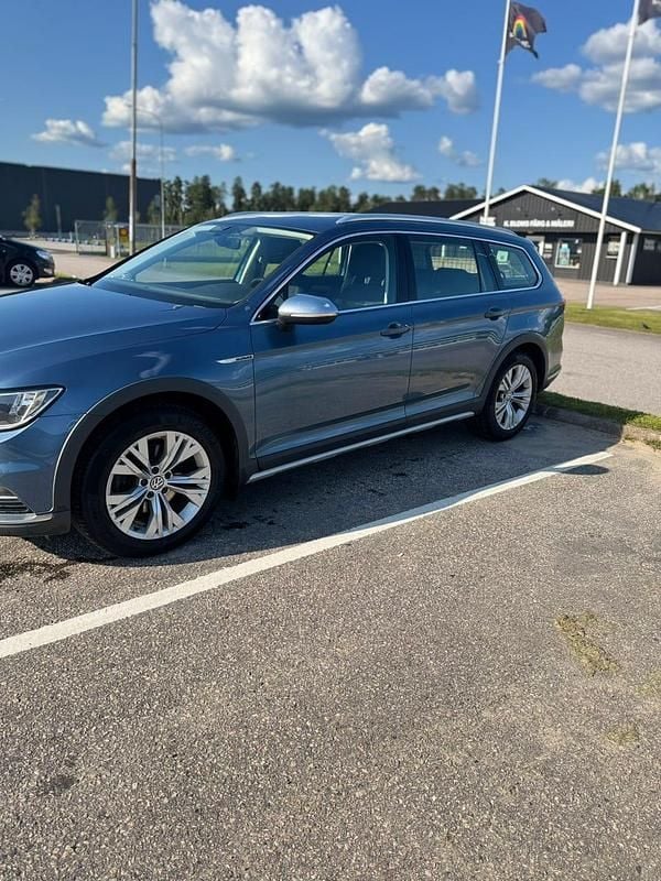Begagnad 2017 VW Passat Alltrack Kombi | 160 000 kr (Marknadspris) - Bild 1/4