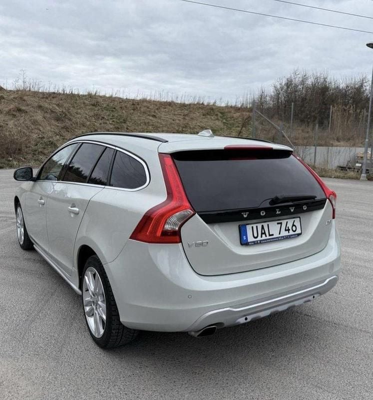 Begagnad 2012 Volvo V60 Momentum Kombi | 75 000 kr - Bild 1/3