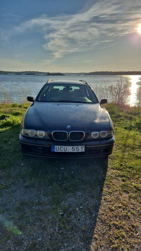 Svart Begagnad 2003 BMW 525 Kombi | 35 000 kr (Lite dyr) - Bild 1/4