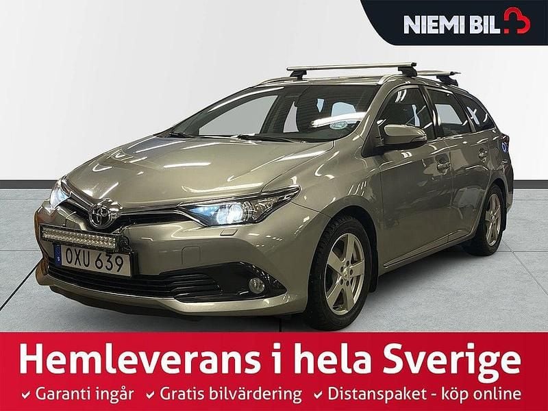 Grå Begagnad 2015 Toyota Auris Touring Sports Kombi | 139 900 kr - Bild 1/3