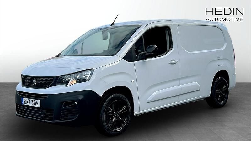 Vit (white) Begagnad 2023 Peugeot Partner Minibuss | 199 920 kr (Marknadspris) - Bild 1/4