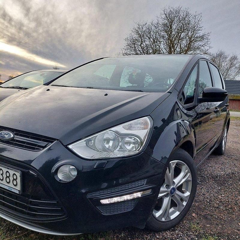 Svart Begagnad 2012 Ford S-MAX Sport Minibuss | 47 500 kr (Marknadspris) - Bild 1/4