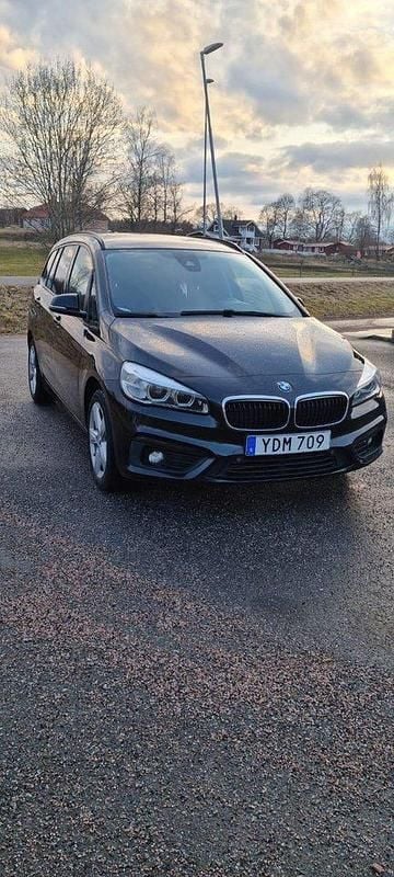 Svart Begagnad 2016 BMW 218 Gran Tourer Advantage Minibuss | 130 000 kr (Marknadspris) - Bild 1/4